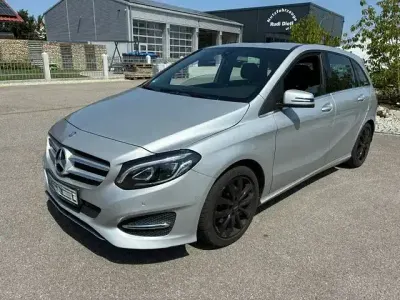 Gebraucht Mercedes B180 122 PS (89 kW) 2014 Silber Kleinwagen