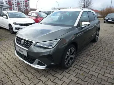 Gebraucht Seat Arona Xperience 110 PS (80 kW) 2023 Cliff grau / weiß SUV