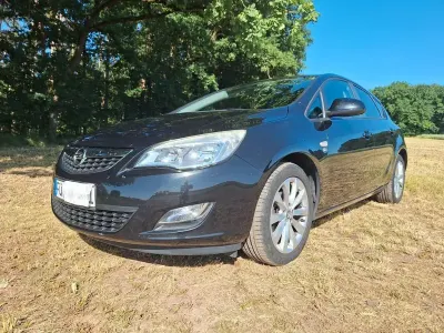 Gebraucht Opel Astra Edition 120 PS (88 kW) 2012 Schwarz Limousine