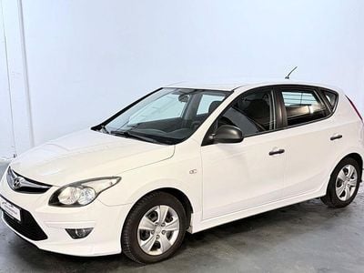 Gebraucht Hyundai i30 109 PS (80 kW) 2011 Weiß Kleinwagen