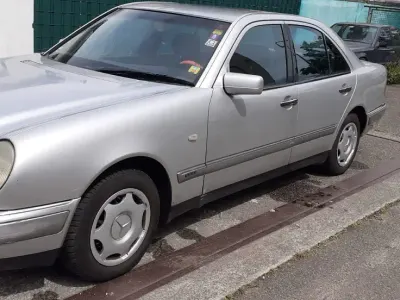 Brugt Mercedes E230 150 HK (110 kW) 1996 Sølv Sedan