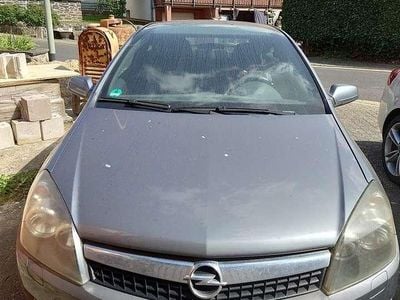 Grau Gebraucht 2007 Opel Astra GTC Edition Limousine | 900 € (Guter Preis)
