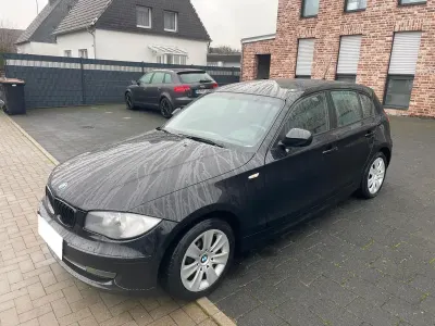 Gebraucht BMW 116 Lifestyle 122 PS (89 kW) 2010 Schwarz Kleinwagen