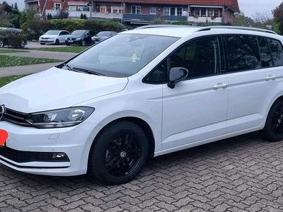 Weiß Gebraucht 2019 VW Touran IQ Drive Van / Kleinbus | 23.000 € (Fairer Preis)