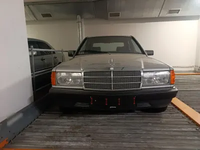 Gebraucht Mercedes 190 122 PS (89 kW) 1983 Grau Limousine