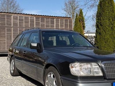 Second-hand Mercedes 320 220 CP (161 kW) 1993 Negru Break