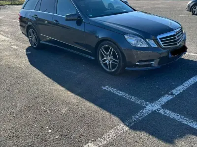 Gebraucht Mercedes E200 Avantgarde 136 PS (100 kW) 2012 Grau Kombi