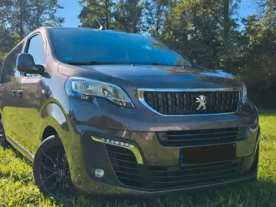 Gebraucht Peugeot Traveller 149 PS (109 kW) 2018 Braun Van / Kleinbus