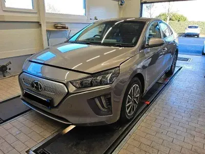 Gebraucht Hyundai Ioniq Premium 100 kW (136 PS) 2021 Weiß Kleinwagen