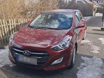 Gebraucht Hyundai i30 Trend 135 PS (99 kW) 2015 Rot Kombi