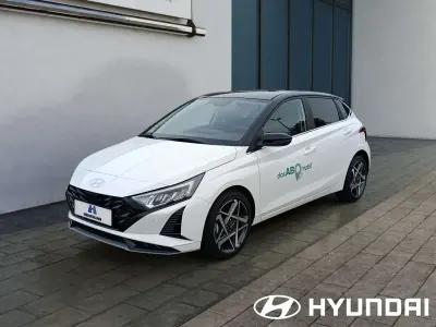 Gebraucht Hyundai i20 Prime 101 PS (74 kW) 2025 Atlas white / phantom black Kleinwagen