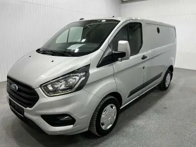 Gebraucht Ford 300 131 PS (96 kW) 2020 Silber Van