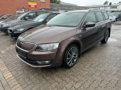 Gebraucht Skoda Octavia LAURIN & KLEMENT 179 PS (131 kW) 2016 Braun Kombi