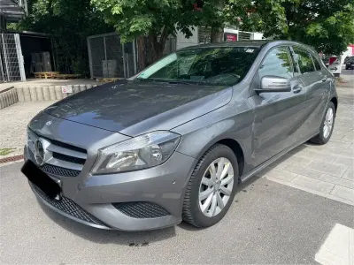 Gebraucht Mercedes A180 122 PS (89 kW) 2013 Grau Kleinwagen