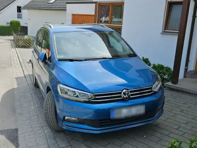 Gebraucht VW Touran Highline 150 PS (110 kW) 2020 Blau Van / Kleinbus