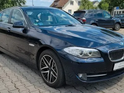 Gebraucht BMW 525 Sport Line 218 PS (160 kW) 2011 Blau Limousine