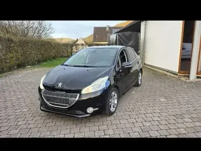 Gebraucht Peugeot 208 Active 95 PS (69 kW) 2012 Kleinwagen