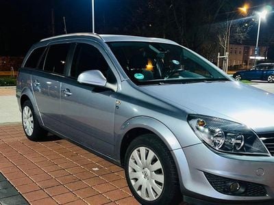 Blau Gebraucht 2010 Opel Astra Edition Limousine | 3.650 € (Guter Preis)