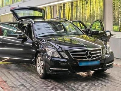 Gebraucht Mercedes E200 183 PS (134 kW) 2011 Schwarz Kombi