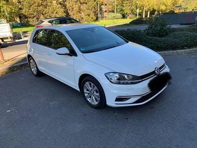 Weiß Gebraucht 2019 VW Golf VII Comfortline Limousine | 16.699 € (Teuer)