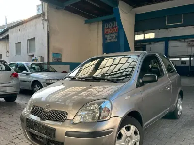 Gebraucht Toyota Yaris 60 PS (44 kW) 2005 Silber Kleinwagen