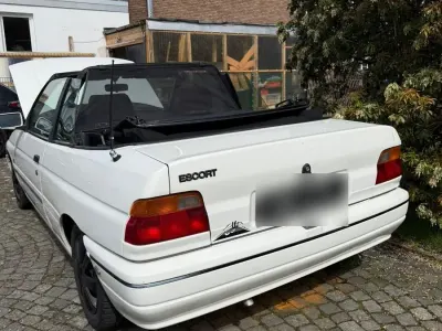Gebraucht Ford Escort Cabriolet 105 PS (77 kW) 1993 Weiß Cabrio