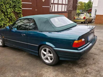 Gebraucht BMW 318 110 PS (80 kW) 2026 Grün Cabrio