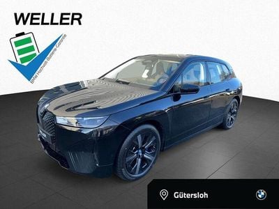 Blacksapphire metallic (schwarz) Gebraucht 2025 BMW iX Sport Line SUV | 66.666 € (Superpreis)