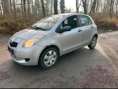 Gebraucht Toyota Yaris 69 PS (50 kW) 2006 Grün Kleinwagen