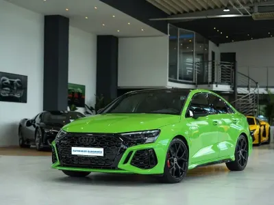 Gebraucht Audi RS3 Sport 400 PS (294 kW) 2022 Kyalamigrün Limousine