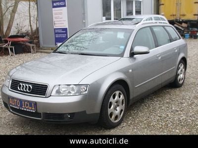 Grau Gebraucht 2001 Audi A4 Kombi | 5.990 €