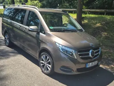 Gebraucht Mercedes V220 Exclusive 163 PS (119 kW) 2016 Grau Van / Kleinbus