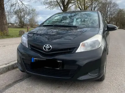 Usata Toyota Yaris 69 CV (50 kW) 2012 Nero Utilitaria