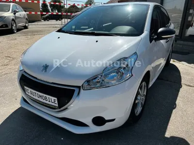 Gebraucht Peugeot 208 Access 68 PS (50 kW) 2015 Weiß Kleinwagen