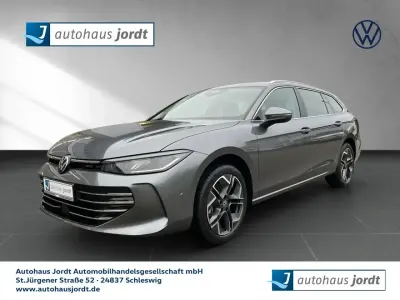Gebraucht VW Passat Elegance 150 PS (110 kW) 2026 Grau Kombi