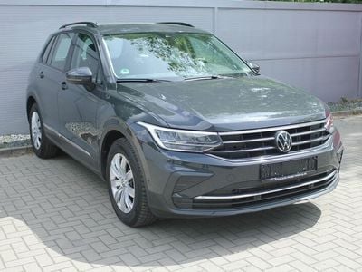 Grau Gebraucht 2023 VW Tiguan Life SUV | 24.490 € (Guter Preis)