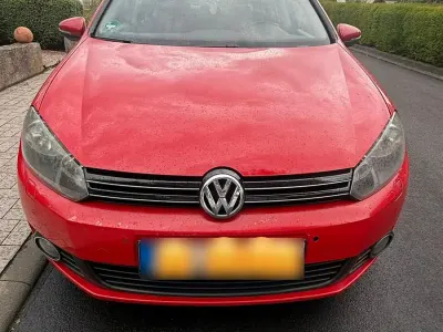 Gebraucht VW Golf VI 105 PS (77 kW) 2011 Rot Kleinwagen