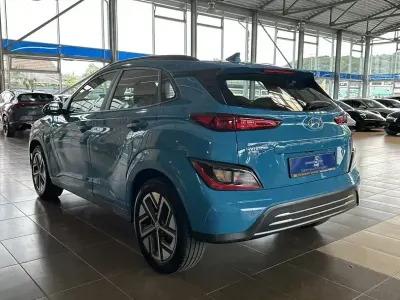 Gebraucht Hyundai Kona Select 100 kW (136 PS) 2022 Blau SUV