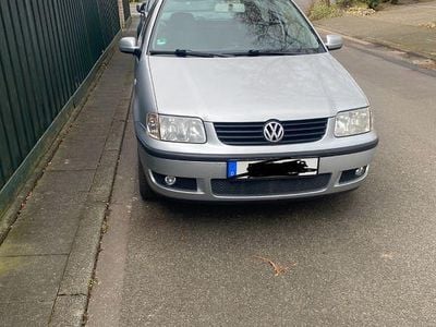 Gebraucht VW Polo Basis 60 PS (44 kW) 2000 Silber Limousine