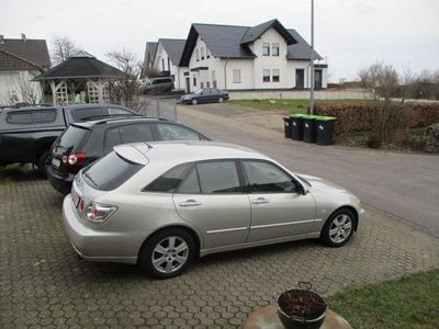Lexus IS200