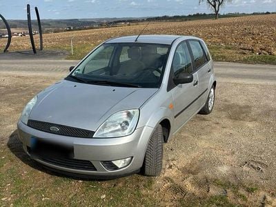 Gebraucht Ford Fiesta 101 PS (74 kW) 2005 Silber Kleinwagen