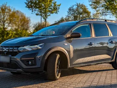 Gebraucht Dacia Jogger Extreme 110 PS (80 kW) 2024 Grau Van / Kleinbus