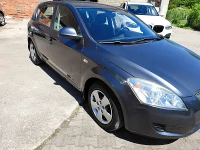 Usado Kia Ceed EX 109 CV (80 kW) 2009 Antrazitmetallic Utilitario