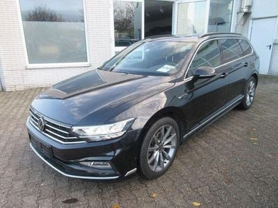 Gebraucht VW Passat R-line 150 PS (110 kW) 2022 Deep black perleffekt Kombi