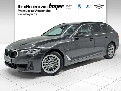 Gebraucht BMW 530e 292 PS (214 kW) 2022 Sophistograu brillanteffekt Kombi