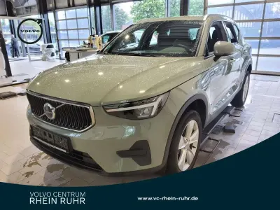 Używany Volvo XC40 Core 197 KM (144 kW) 2024 Zielony SUV