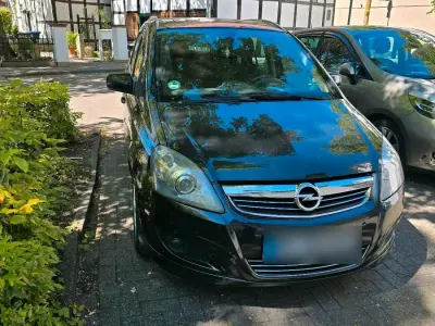 Usata Opel Zafira Family 110 CV (80 kW) 2013 Nero Monovolume