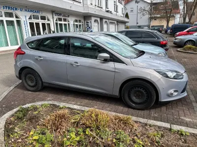 Używany Ford Focus Titanium 105 KM (77 kW) 2011 Szary Sedan/Limuzyna