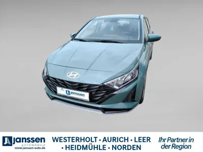 Neu Hyundai i20 Select 101 PS (74 kW) 2025 Mangrove green Kleinwagen
