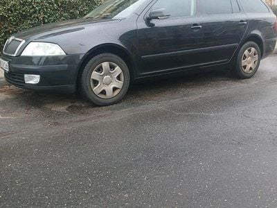 Schwarz Gebraucht 2009 Skoda Octavia Kombi | 2.000 € (Guter Preis)